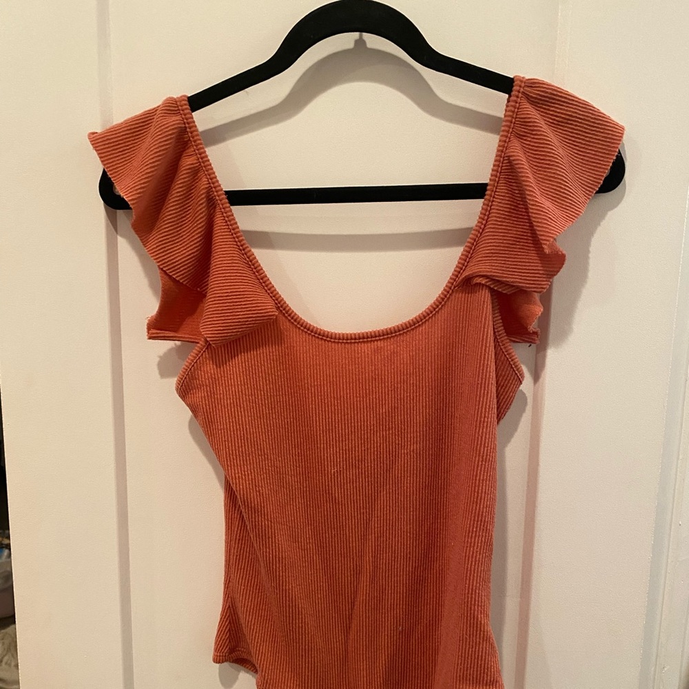 Pink bodysuit with ruffled sleeves